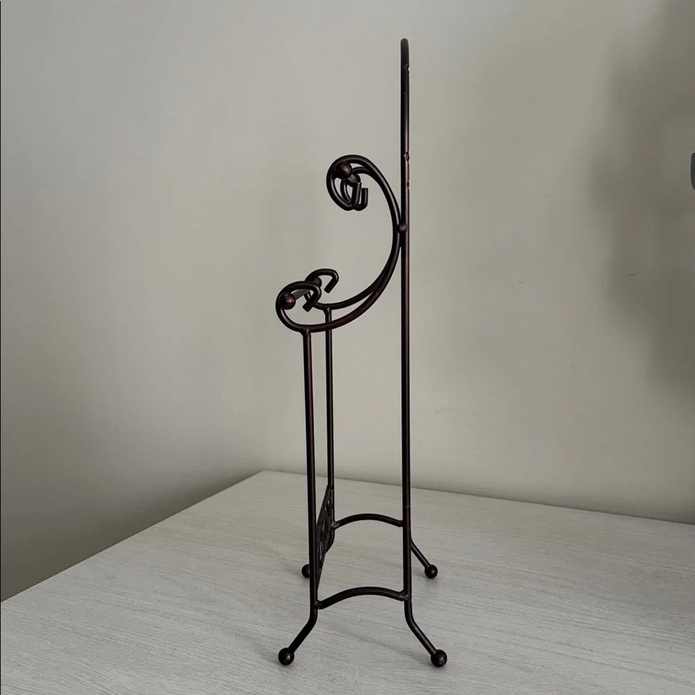 Vintage Dark Bronze Metal Fingertip Towel Holder EUC